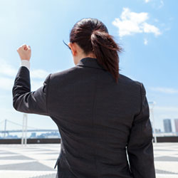 百貨店で婦人服の販売